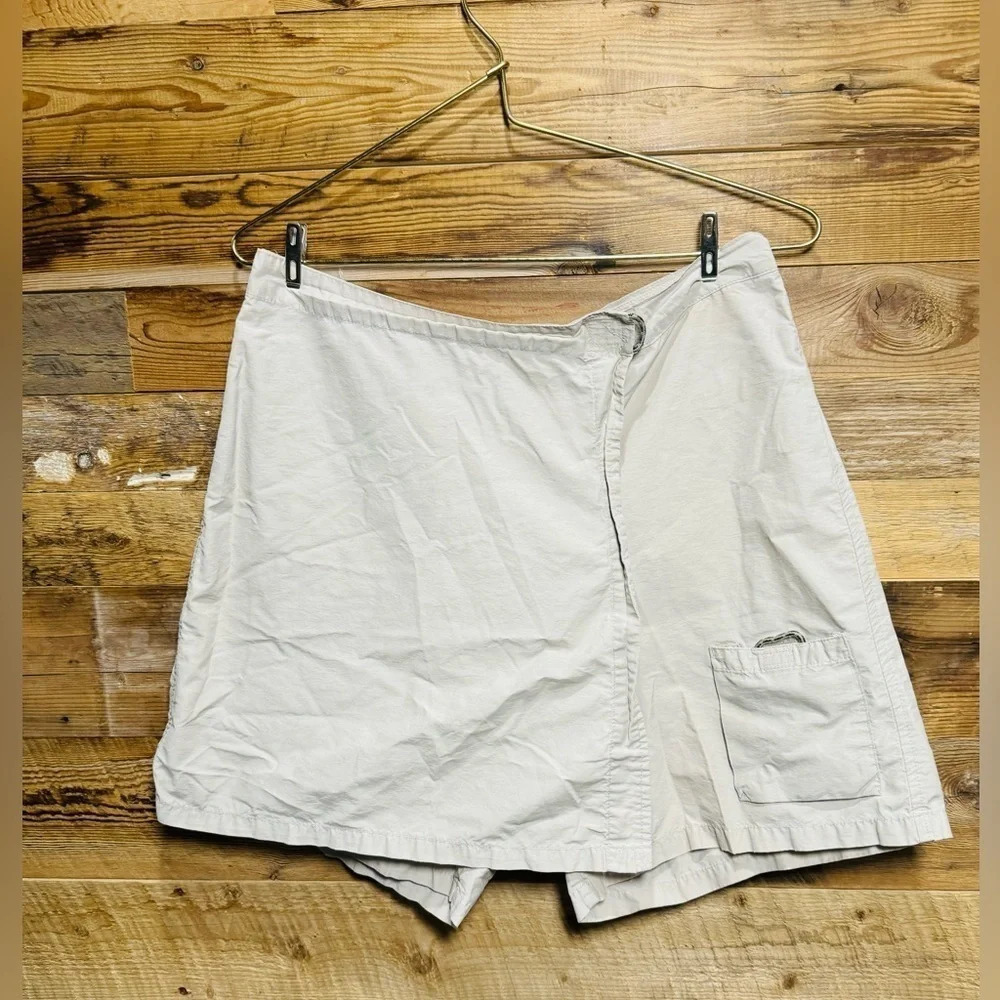 Columbia Khaki Skort short skirt wrap hiking walking tennis comfort street 10